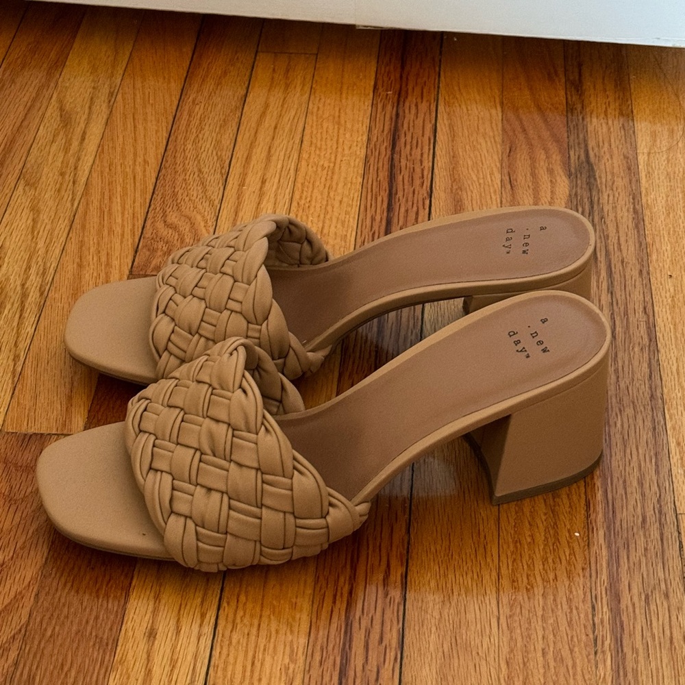 New (never been worn) Tan Heeled Sandals (Size 8 1/2)